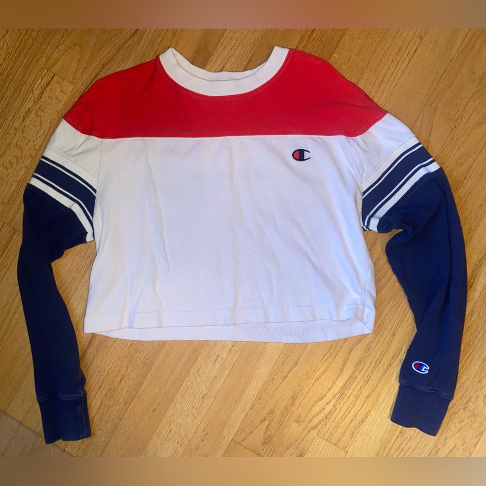 Women’s Small Cropped Champion Long Sleeve Tee.